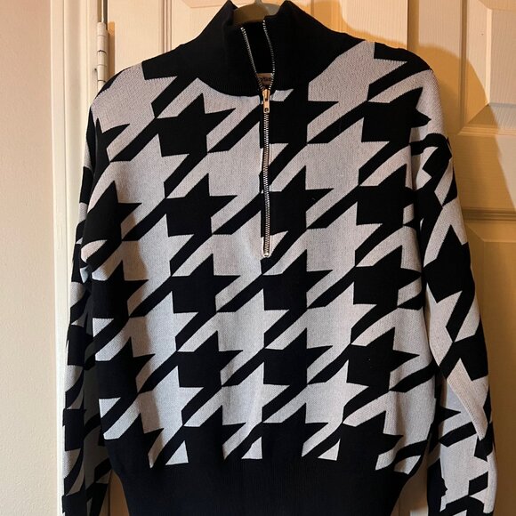 Women's Houndstooth Gray & Black Checkered Quarter Zip-up Sweater - Medium - Picture 1 of 2